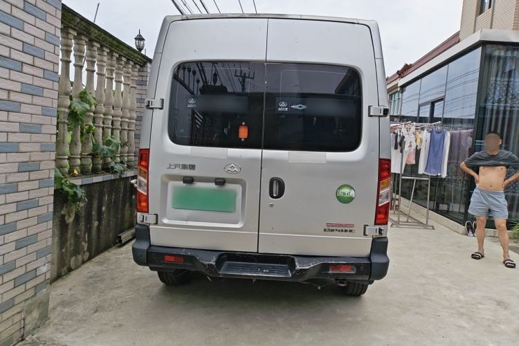 Used SAIC MAXUS Xintu V80 2017 2.5T AMT Aoyuntong National V Long Wheelbase Mid-Roof Design 6–10 Seats Rear
