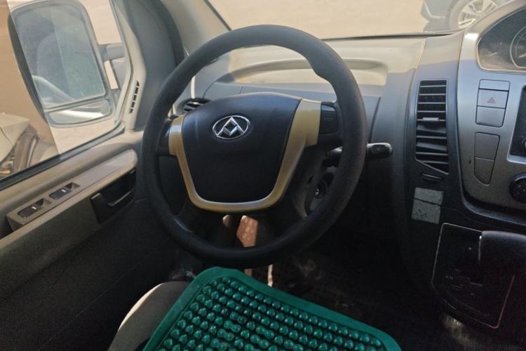 Used SAIC MAXUS Xintu V80 2017 2.5T AMT Aoyuntong China IV Short Wheelbase Mid-Roof 5/6/10-Seater Steering Wheel