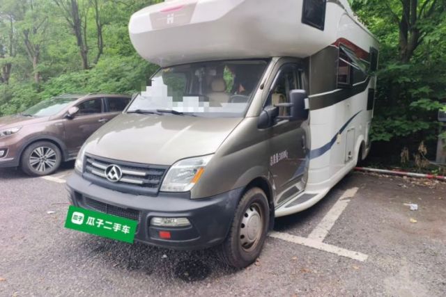 Used SAIC MAXUS Xintu V80 2017 2.5T AMT Zunjie National IV Short Wheelbase Mid-Height 7-Seater
