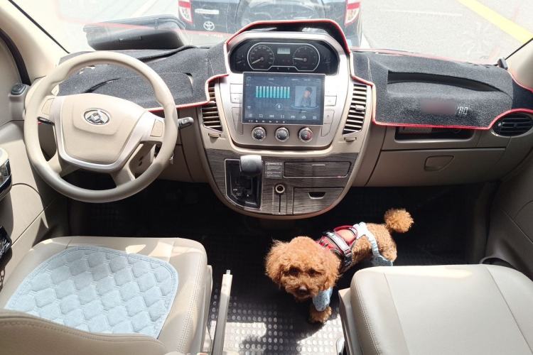 Used SAIC MAXUS Xintu V80  Center Console