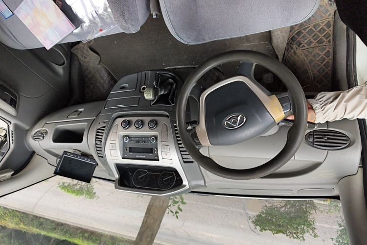 Used SAIC MAXUS Xintu V80  Center Console