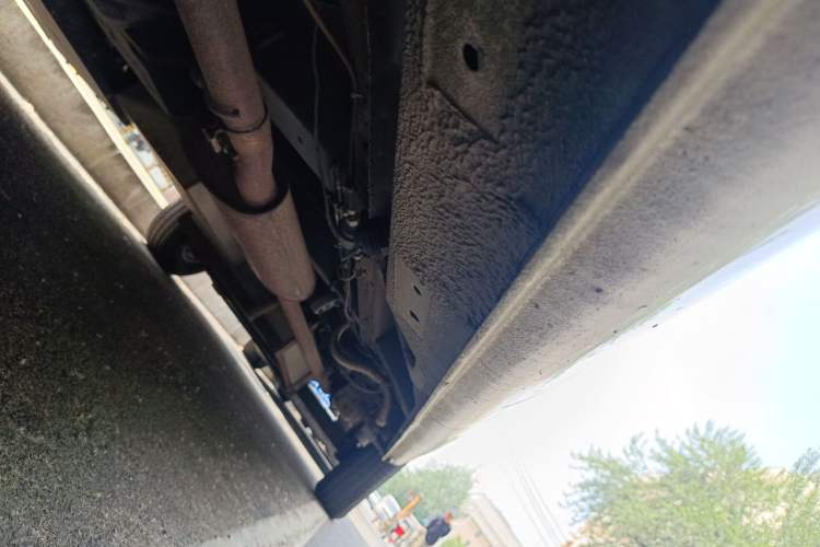 Used SAIC MAXUS Xintu V80  Chassis Front Left