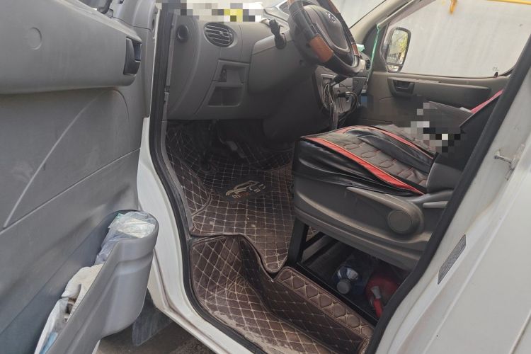 Used SAIC MAXUS Xintu V80 2017 2.5T AMT Aoyuntong National V Short Wheelbase Mid-Roof 5/6/10-Seater Driver Seat