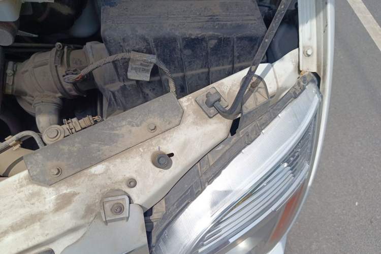 Used SAIC MAXUS Xintu V80  Engine Bay Left