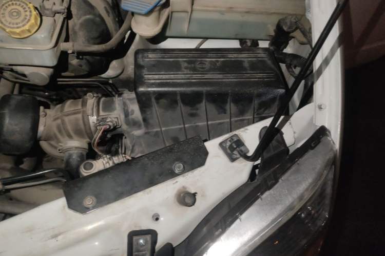 Used SAIC MAXUS Xintu V80  Engine Bay Left