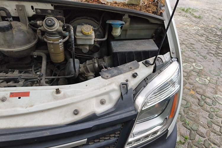 Used SAIC MAXUS Xintu V80  Engine Bay Left