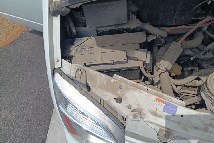 Used SAIC MAXUS Xintu V80  Engine Bay Right