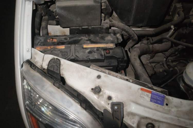 Used SAIC MAXUS Xintu V80  Engine Bay Right