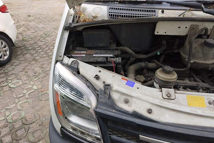 Used SAIC MAXUS Xintu V80  Engine Bay Right