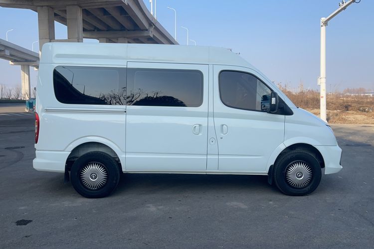 Used SAIC MAXUS Xintu V80 2017 2.5T AMT Aoyuntong National V Short Wheelbase Mid-Roof 5/6/10-Seater Exterior 2