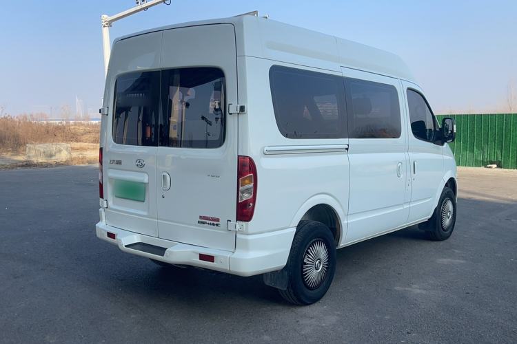 Used SAIC MAXUS Xintu V80 2017 2.5T AMT Aoyuntong National V Short Wheelbase Mid-Roof 5/6/10-Seater Exterior 3