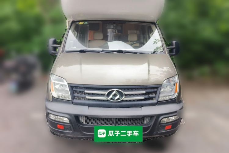 Used SAIC MAXUS Xintu V80 2017 2.5T AMT Zunjie National IV Short Wheelbase Mid-Height 7-Seater Front