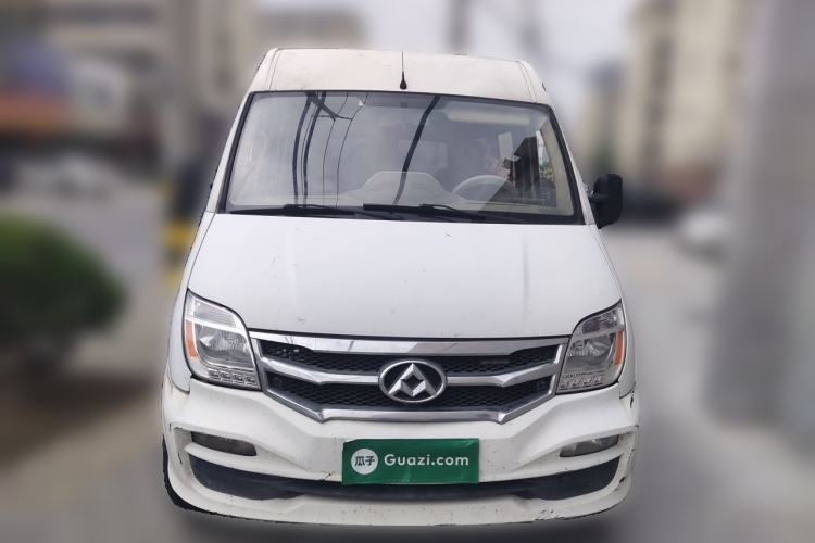 Used SAIC MAXUS Xintu V80 2017 2.5T 5-Speed Manual Aoyuntong National V Short Wheelbase Mid-Roof 5/6/10-Seater Front