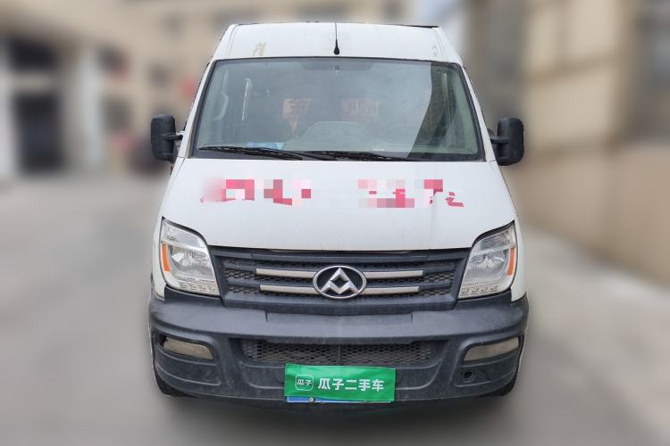 Used SAIC MAXUS Xintu V80 2017 2.5T 5-Speed Manual Aoyuntong National V Short Wheelbase Mid-Roof 5/6/10-Seater Front