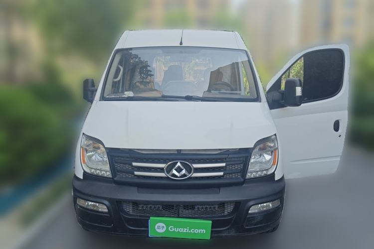 Used SAIC MAXUS Xintu V80 2017 2.5T 5-Speed Manual Aoyuntong National V Short Wheelbase Mid-Roof 5/6/10-Seater Front