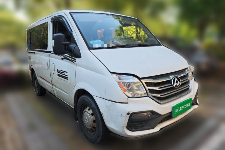 Used SAIC MAXUS Xintu V80 2017 2.5T 6-Speed Manual Aoyuntong National V Standard Short Wheelbase Ultra-Low Roof with 5/6/10 Seats Front Right 45 Deg
