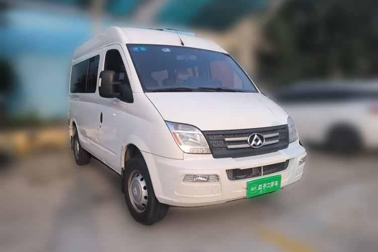 Used SAIC MAXUS Xintu V80 2017 2.5T 5-Speed Manual Aoyuntong National V Short Wheelbase Mid-Roof 5/6/10-Seater Front Right 45 Deg
