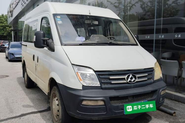 Used SAIC MAXUS Xintu V80 2017 2.5T 5-Speed Manual Aoyuntong China IV Short Wheelbase Mid-Height 5/6/10-Seater Front Right 45 Deg