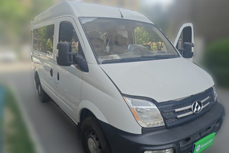 Used SAIC MAXUS Xintu V80 2017 2.5T 5-Speed Manual Aoyuntong National V Short Wheelbase Mid-Roof 5/6/10-Seater Front Right 45 Deg