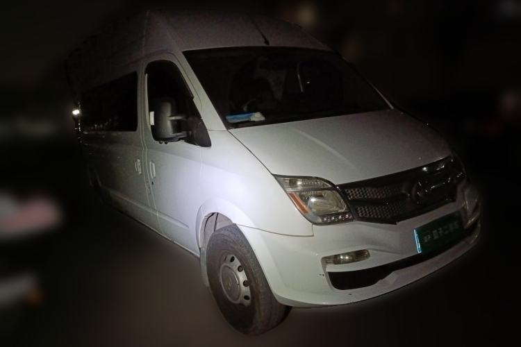 Used SAIC MAXUS Xintu V80 2017 2.5T 5-Speed Manual Aoyuntong National V Standard Long Wheelbase High-Roof 6-10 Seater Front Right 45 Deg