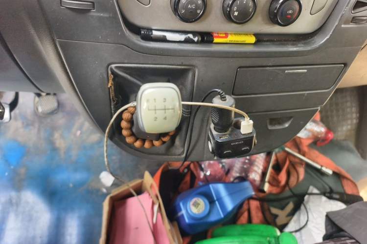Used SAIC MAXUS Xintu V80 2017 2.5T 6-Speed Manual Aoyuntong National V Long Wheelbase Mid-Height 6–10 Seater Gear Lever