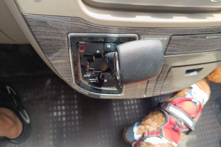 Used SAIC MAXUS Xintu V80  Gear Lever