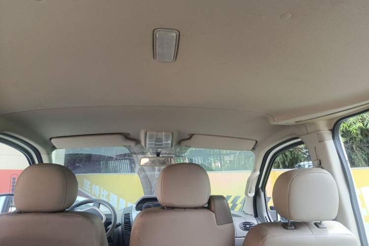 Used SAIC MAXUS Xintu V80 2017 2.5T AMT Aoyuntong National V Short Wheelbase Ultra-Low Roof 5/6/10-Seater Headliner