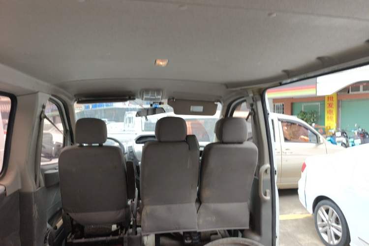 Used SAIC MAXUS Xintu V80 2017 2.5T 5-Speed Manual Aoyuntong National V Short Wheelbase Ultra-Low Roof 5/6/10-Seater Headliner