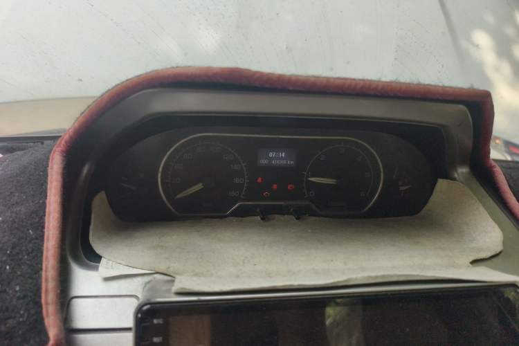 Used SAIC MAXUS Xintu V80 2017 2.5T 6-Speed Manual Aoyuntong National V Long Wheelbase Mid-Height 6–10 Seater Instrument Cluster