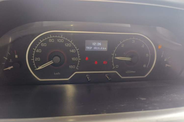 Used SAIC MAXUS Xintu V80 2017 2.5T AMT Zunjie National IV Short Wheelbase Mid-Height 7-Seater Instrument Cluster