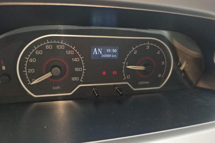 Used SAIC MAXUS Xintu V80 2017 2.5T AMT Aoyuntong National V Long Wheelbase Mid-Roof Design 6–10 Seats Instrument Cluster