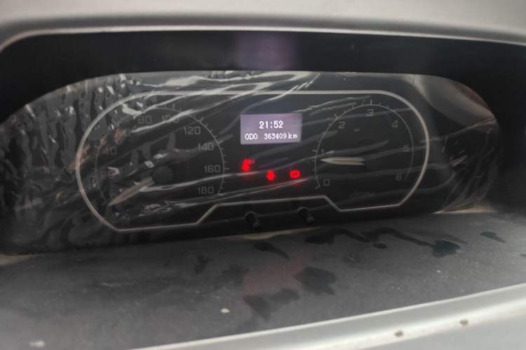 Used SAIC MAXUS Xintu V80 2017 2.5T 5-Speed Manual Aoyuntong National IV Long Wheelbase Mid-Roof 6-10 Seater Instrument Cluster