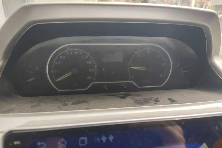 Used SAIC MAXUS Xintu V80 2017 2.5T 5-Speed Manual Aoyuntong National V Short Wheelbase Mid-Roof 5/6/10-Seater Instrument Cluster