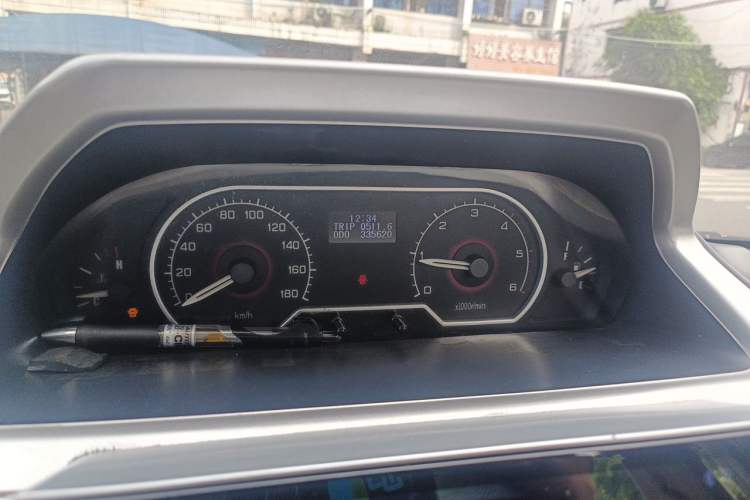 Used SAIC MAXUS Xintu V80 2017 2.5T 5-Speed Manual Aoyuntong National IV Long Wheelbase Mid-Roof 6-10 Seater Instrument Cluster