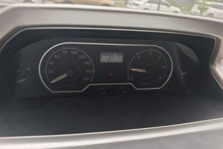 Used SAIC MAXUS Xintu V80 2017 2.5T 5-Speed Manual Aoyuntong China IV Short Wheelbase Mid-Height 5/6/10-Seater Instrument Cluster