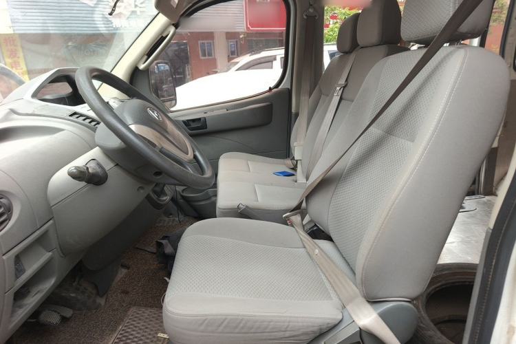 Used SAIC MAXUS Xintu V80 2017 2.5T 5-Speed Manual Aoyuntong National V Short Wheelbase Ultra-Low Roof 5/6/10-Seater Left Front Seat