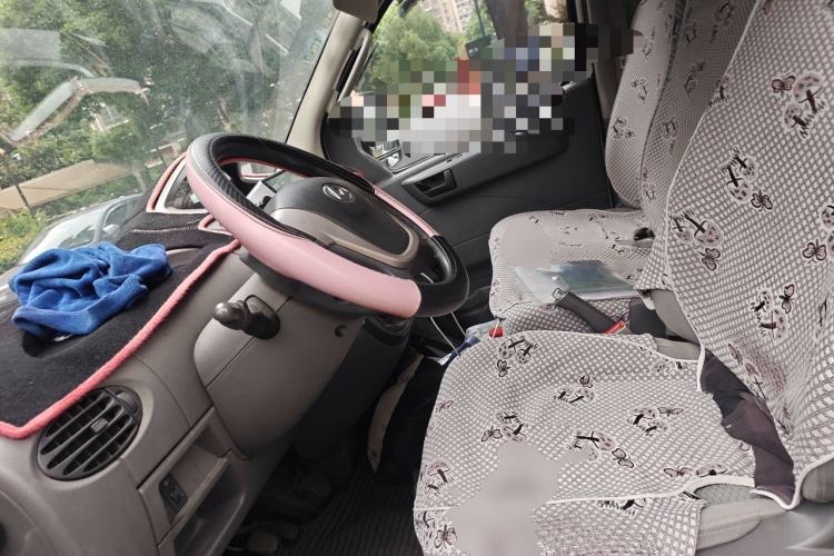 Used SAIC MAXUS Xintu V80 2017 2.5T 5-Speed Manual Aoyuntong National IV Long Wheelbase Mid-Roof 6-10 Seater Left Front Seat