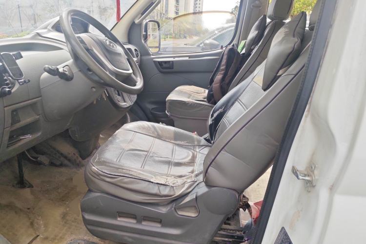 Used SAIC MAXUS Xintu V80 2017 2.5T AMT Aoyuntong National V Short Wheelbase Ultra-Low Roof 5/6/10-Seater Left Front Seat