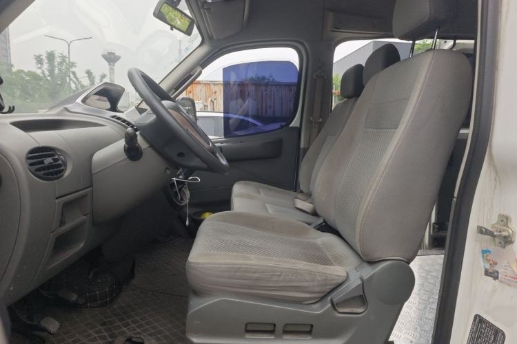 Used SAIC MAXUS Xintu V80 2017 2.5T 5-Speed Manual Aoyuntong China IV Short Wheelbase Mid-Height 5/6/10-Seater Left Front Seat