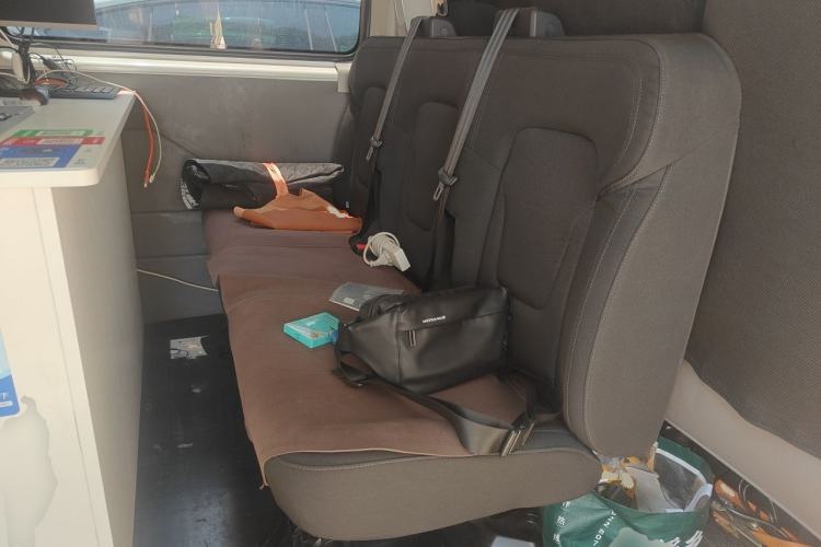 Used SAIC MAXUS Xintu V80 2017 2.5T 6-Speed Manual Aoyuntong National V Standard Short Wheelbase Ultra-Low Roof with 5/6/10 Seats Left Rear Seat