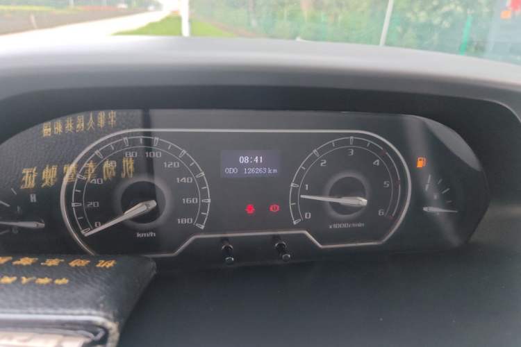 Used SAIC MAXUS Xintu V80 2017 2.5T 6-Speed Manual Aoyuntong National V Short Wheelbase Mid-Height 5/6/10-Seater Odometer Close Up