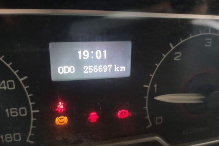 Used SAIC MAXUS Xintu V80  Odometer Close Up