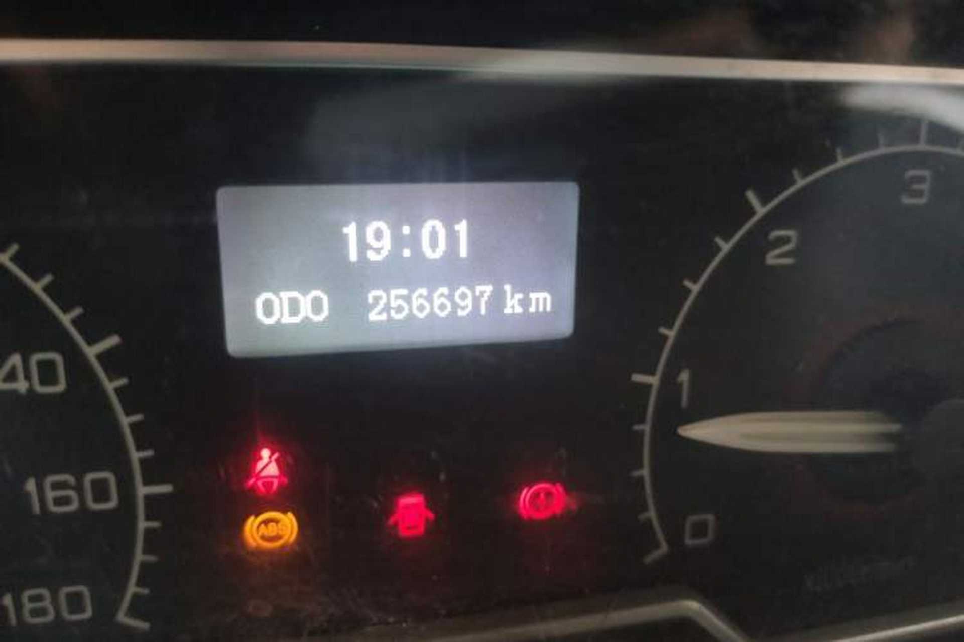 Used SAIC MAXUS Xintu V80  Odometer Close Up