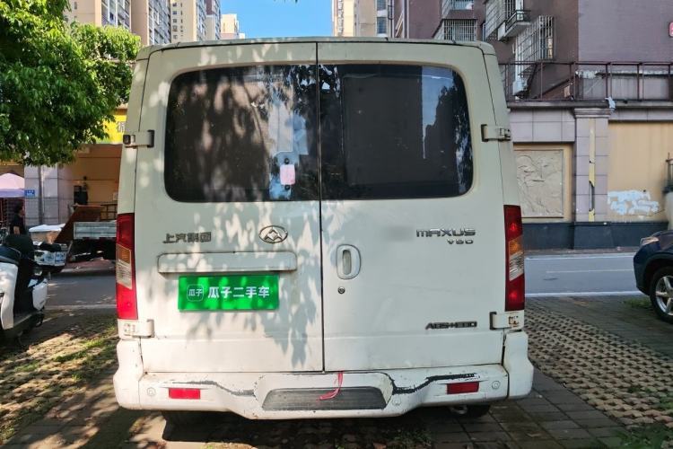 Used SAIC MAXUS Xintu V80 2017 2.5T 6-Speed Manual Aoyuntong National V Standard Short Wheelbase Ultra-Low Roof with 5/6/10 Seats Rear
