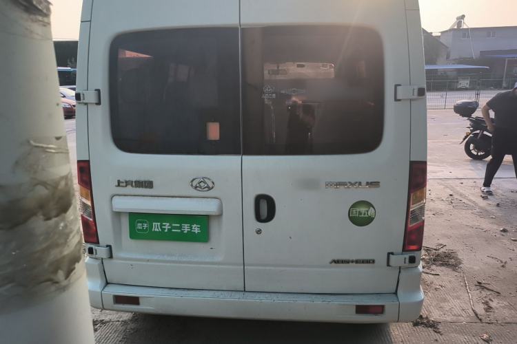 Used SAIC MAXUS Xintu V80 2017 2.5T 5-Speed Manual Aoyuntong National V Short Wheelbase Mid-Roof 5/6/10-Seater Rear