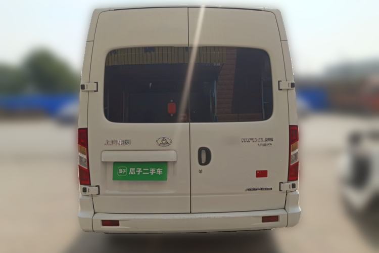 Used SAIC MAXUS Xintu V80 2017 2.5T Manual Shangjie Version China IV Emission Standard Short Wheelbase Mid-Roof 9-Seater Rear