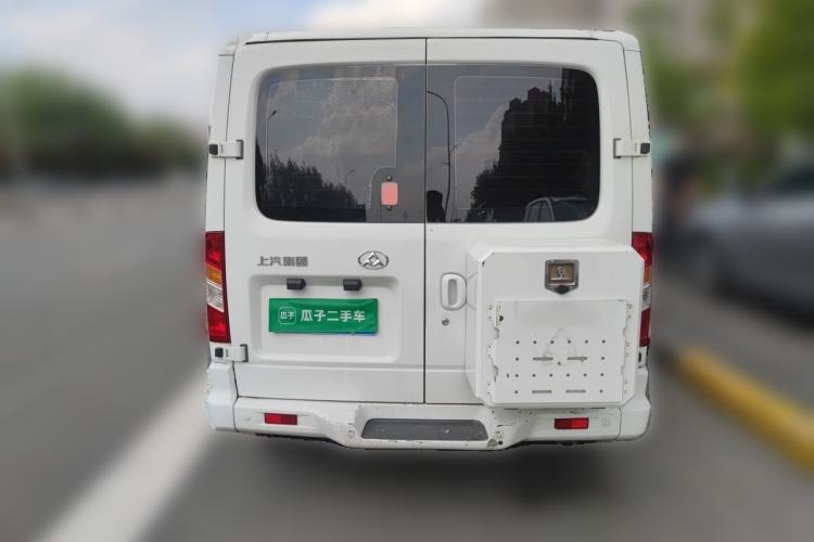 Used SAIC MAXUS Xintu V80 2017 2.5T 6-Speed Manual Aoyuntong National V Standard Short Wheelbase Ultra-Low Roof with 5/6/10 Seats Rear