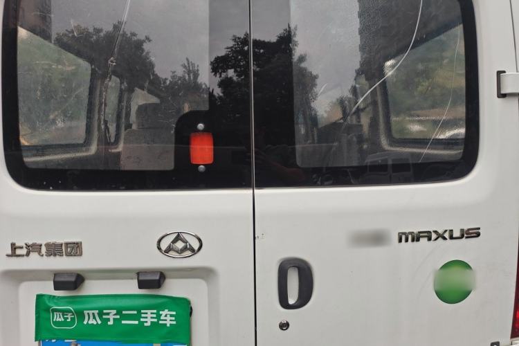 Used SAIC MAXUS Xintu V80 2017 2.5T 5-Speed Manual Aoyuntong National IV Long Wheelbase Mid-Roof 6-10 Seater Rear