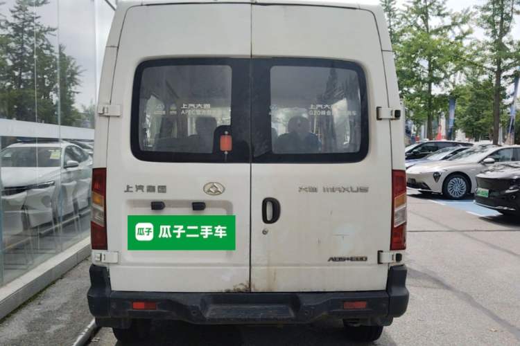 Used SAIC MAXUS Xintu V80 2017 2.5T 5-Speed Manual Aoyuntong China IV Short Wheelbase Mid-Height 5/6/10-Seater Rear