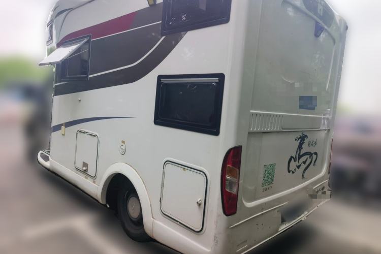 Used SAIC MAXUS Xintu V80 2017 2.5T AMT Zunjie National IV Short Wheelbase Mid-Height 7-Seater Rear Left 45 Deg